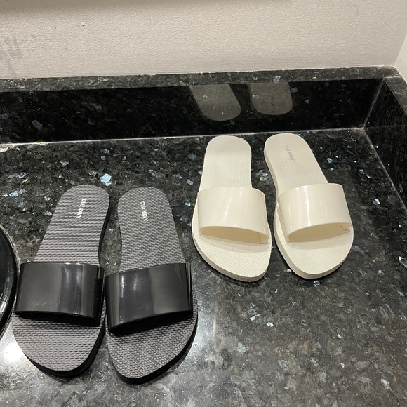Old Navy Pool Slides 9 - Picture 1 of 3